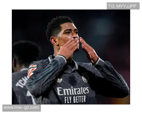 皇马昔日传奇球星的辉煌征程与足坛影响力全景解析