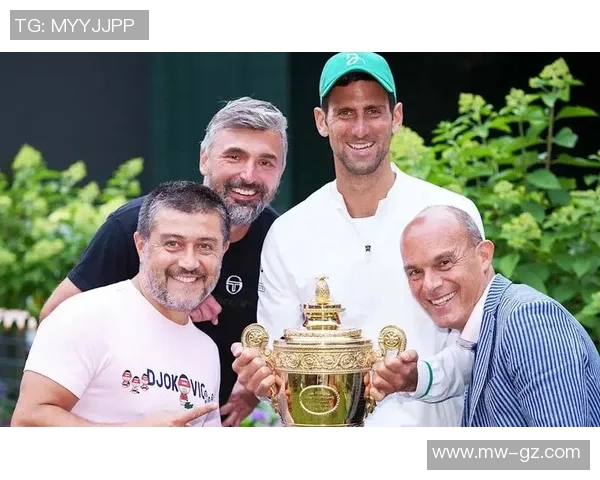 侯多纳多尼:从足球场上璀璨明星到教练席上的深思熟虑 侯多纳多尼:从足球场上璀璨明星到教练席上的深思熟虑