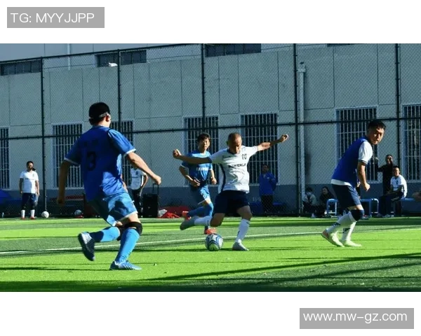 岁月不败英雄 大龄足球巨星依然闪耀绿茵场的传奇之路 岁月不败英雄 大龄足球巨星依然闪耀绿茵场的传奇之路