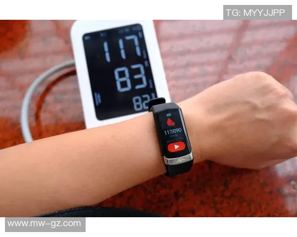 智能足球星手环创新设计助力运动员提升比赛表现与健康管理